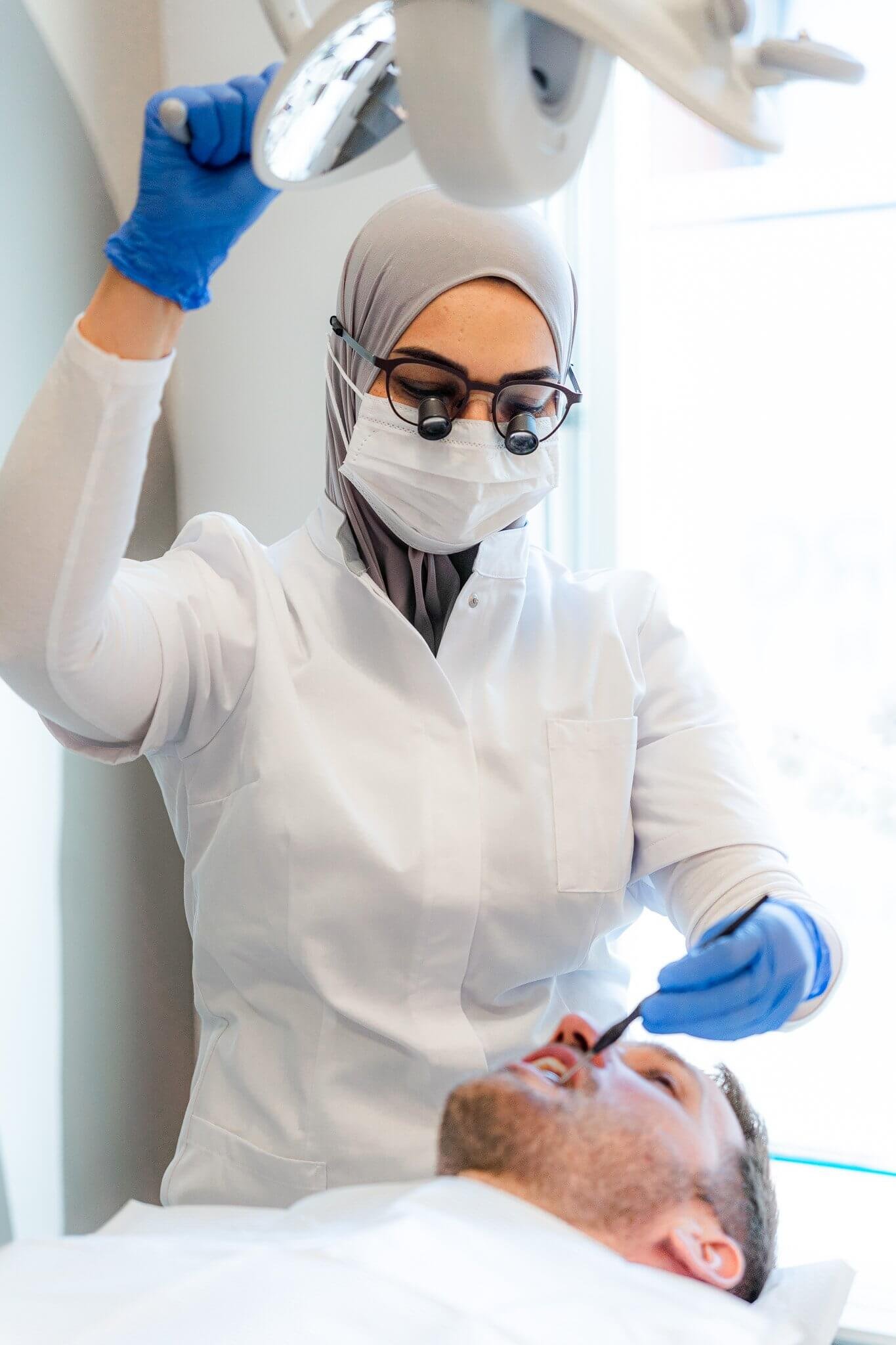 Behandeling Narges Sarwarzada mondhygiënist